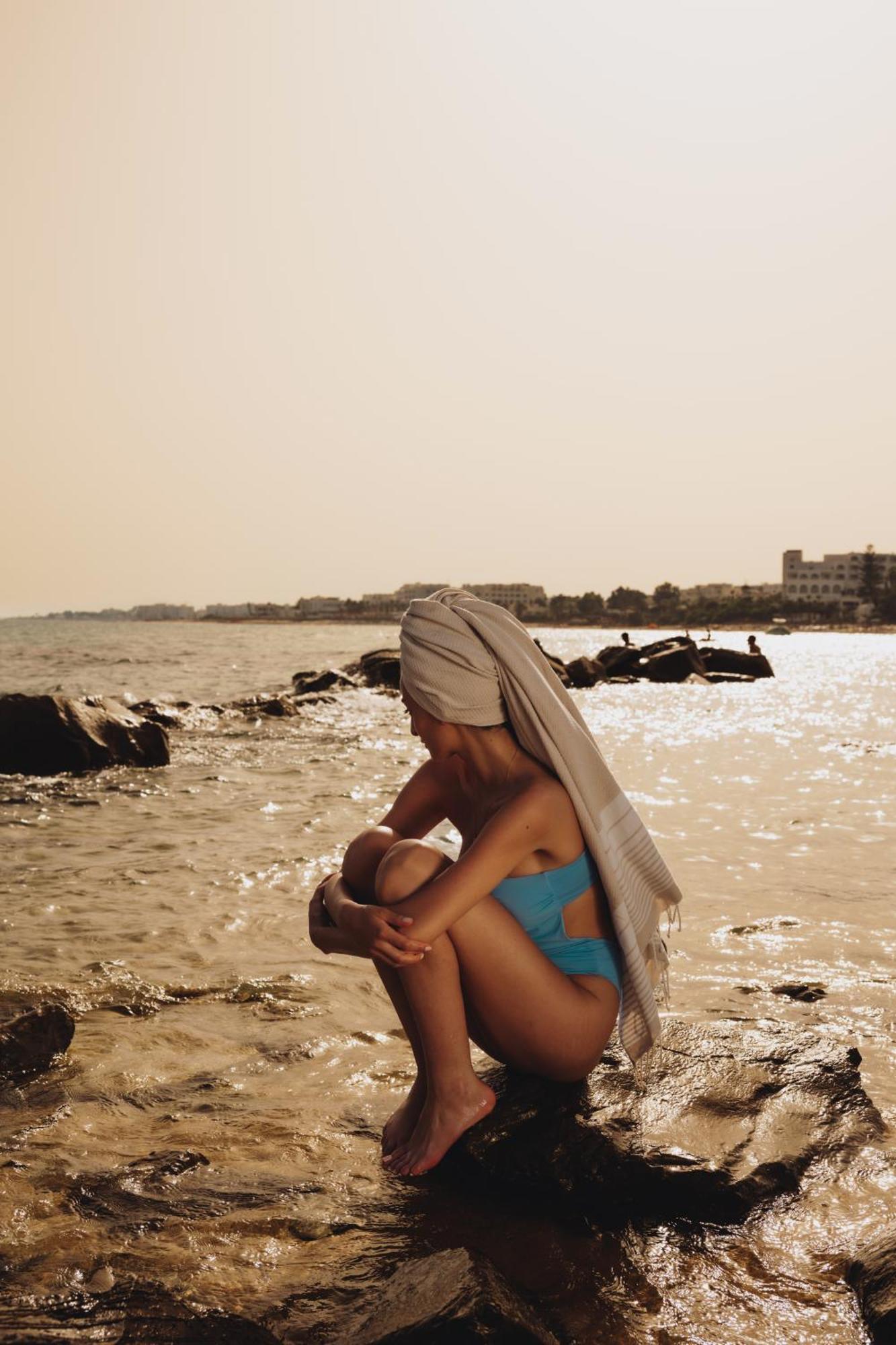La Badira - Adult Only Hotel Al-Hammamat Bagian luar foto A woman wearing a pashmina