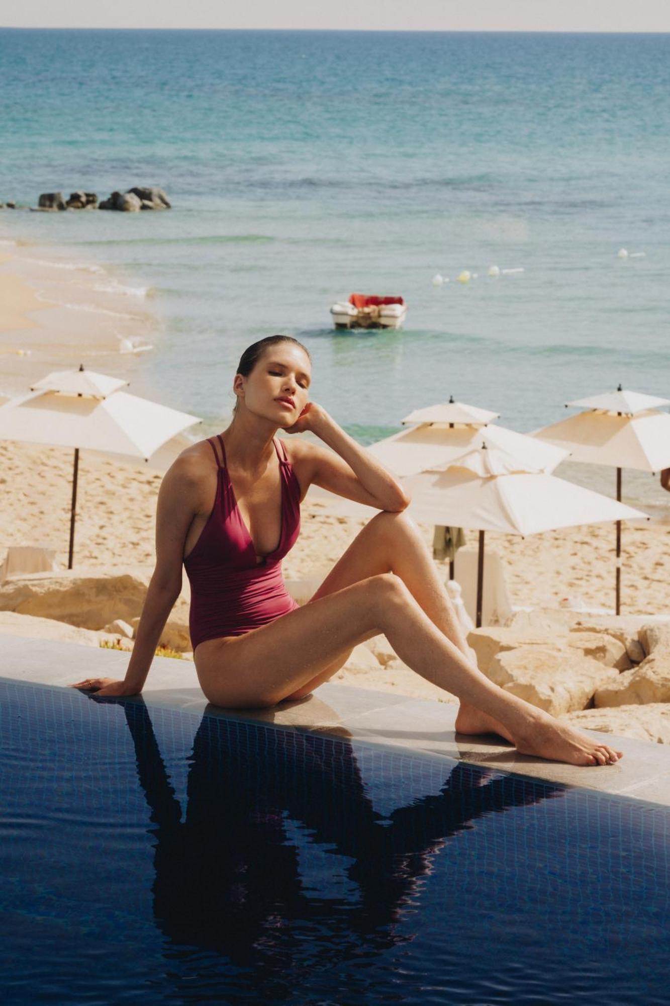 La Badira - Adult Only Hotel Al-Hammamat Bagian luar foto A woman wearing a one-piece swimsuit