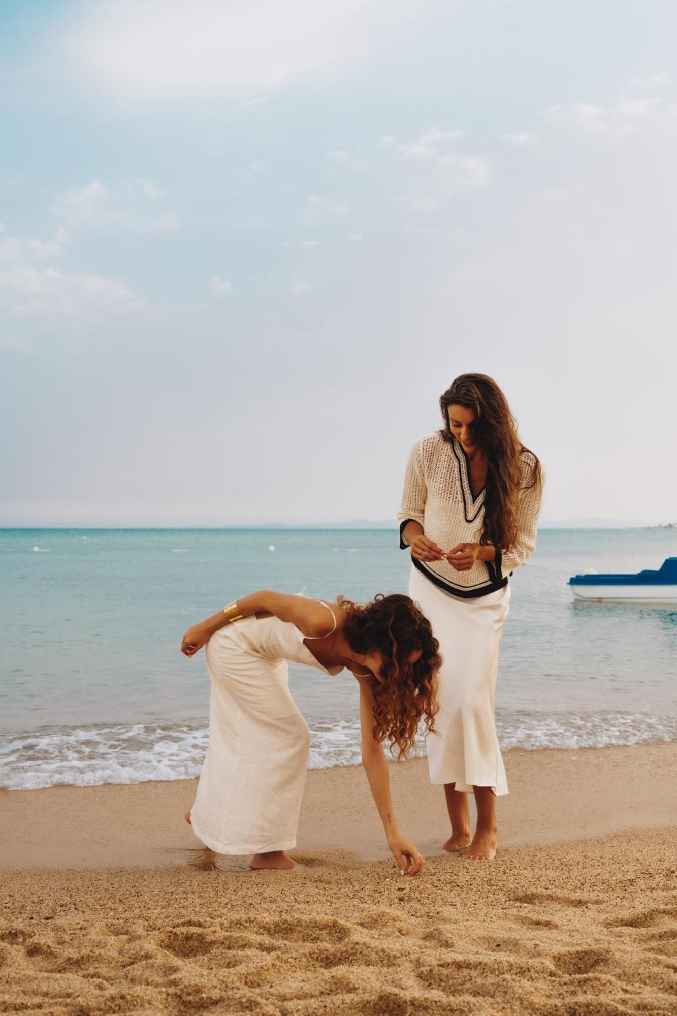 La Badira - Adult Only Hotel Al-Hammamat Bagian luar foto A woman practicing the art of shiatsu