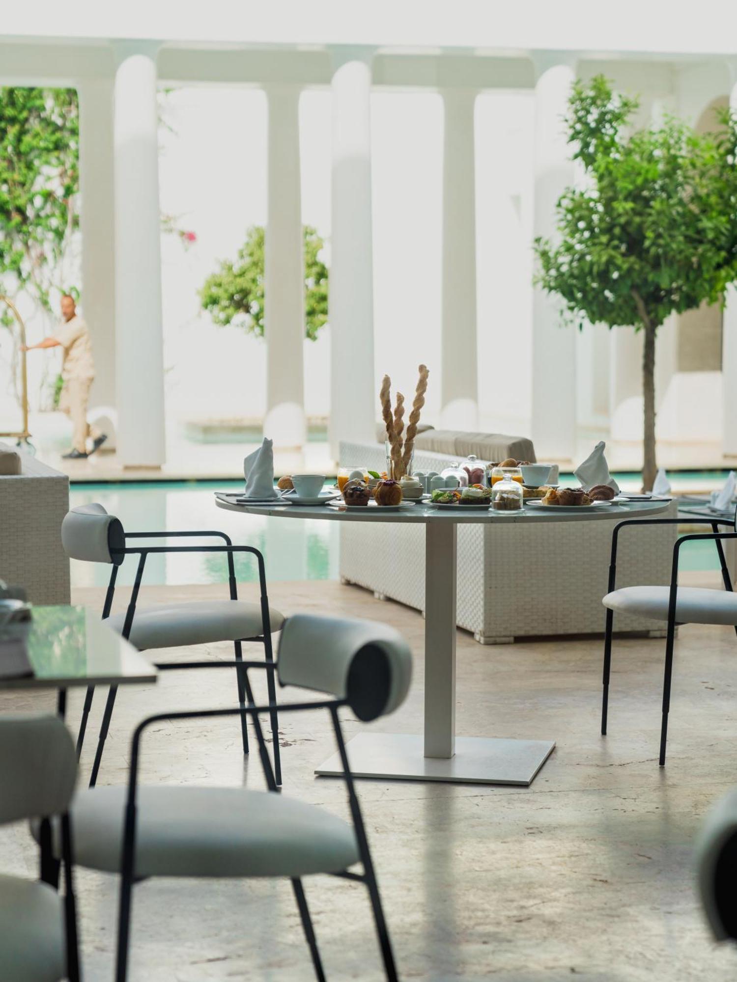 La Badira - Adult Only Hotel Al-Hammamat Bagian luar foto The table and chairs